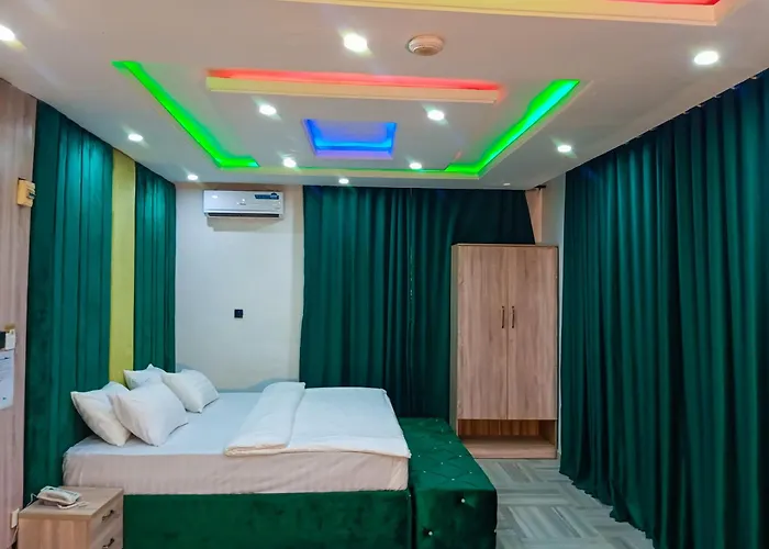 Joebrown Palace Hotel & Suite